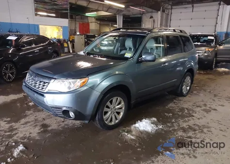 2013 Subaru Forester 2.5X Premium из США, поврежденный, VIN JF2SHADC7DH427521